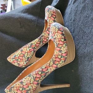 Jessica Simpson platform heels. Sz. 6.5